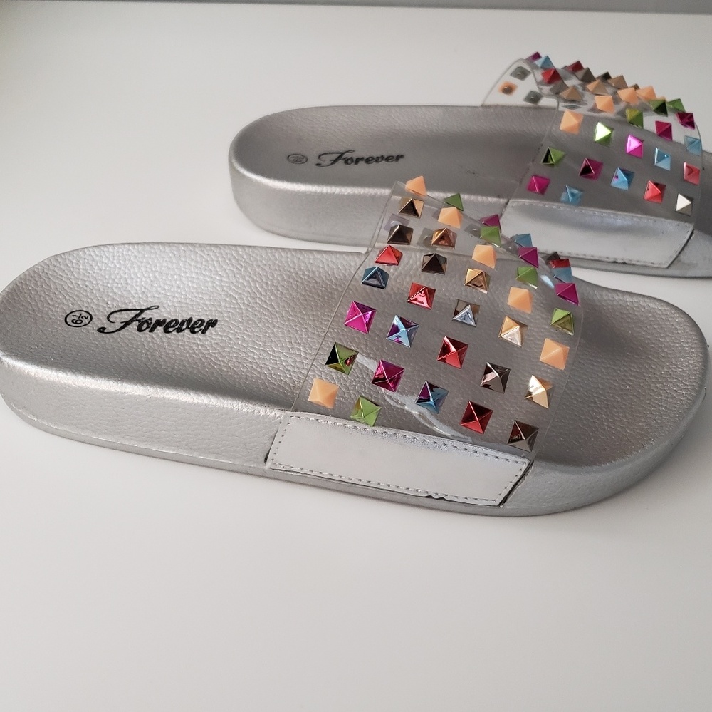 🖤MULTI-COLORED STUDDED SLIDES🖤